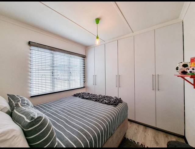 5 BEDROOM HOUSE FOR SALE IN WOODVIEW